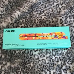 🌸Amika Flat Iron🌸